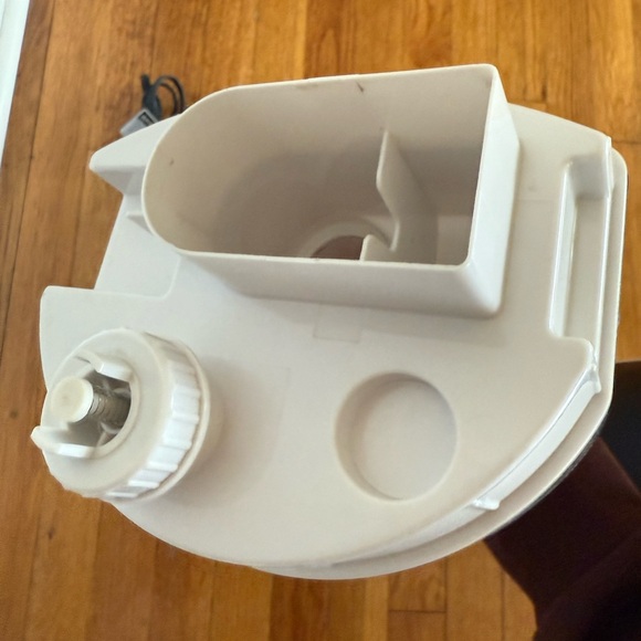 Objecto Mood H9 Tower Hybrid Humidifier
Model HM-54 (White) - Picture 11 of 13